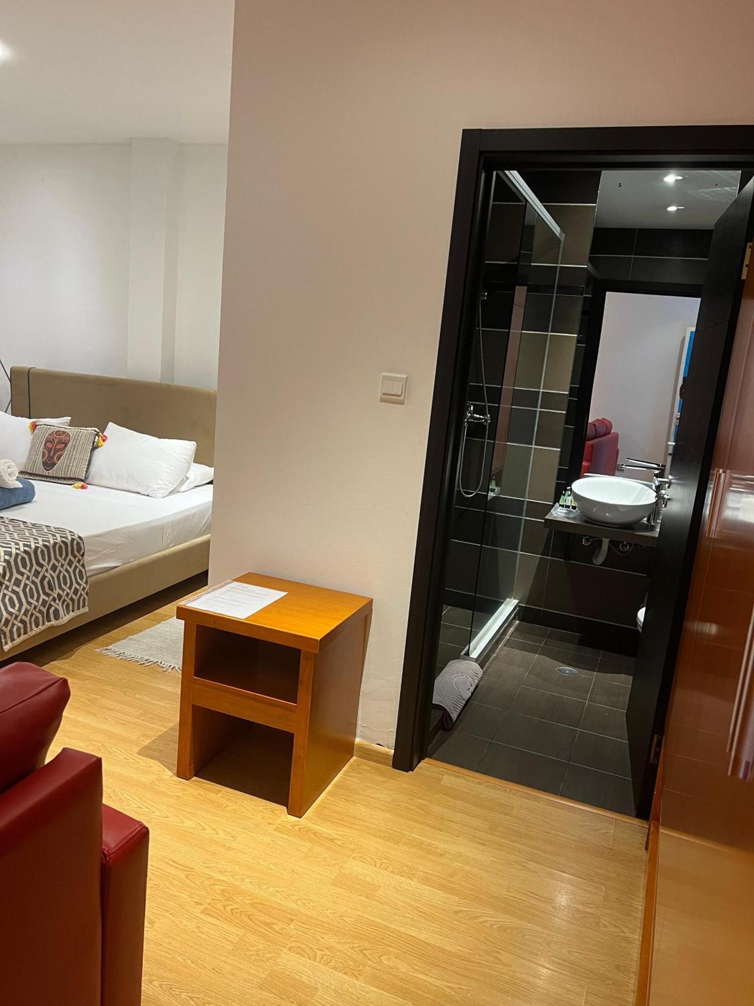Art House Hotell Luanda Exteriör bild
